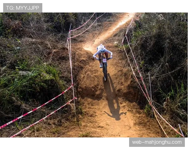 云南青少年自行车锦标赛山地项目在新赛道上激烈角逐 云南青少年自行车锦标赛山地项目在新赛道上激烈角逐