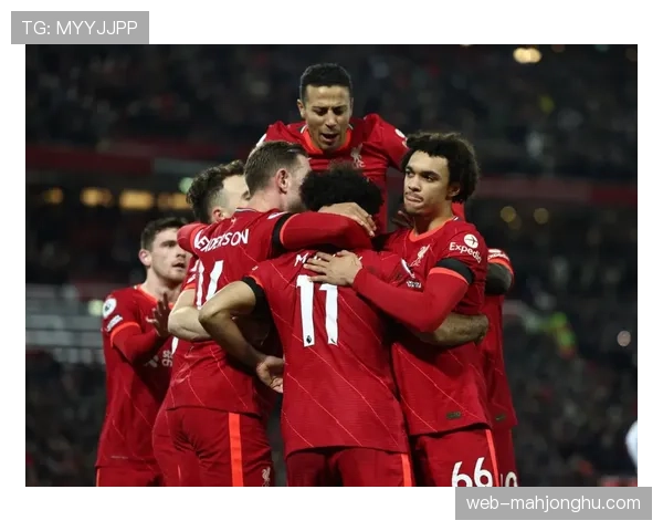 “温情一刻:利物浦球迷在比赛第7分钟鼓掌致敬去世的球队传奇” “温情一刻:利物浦球迷在比赛第7分钟鼓掌致敬去世的球队传奇”